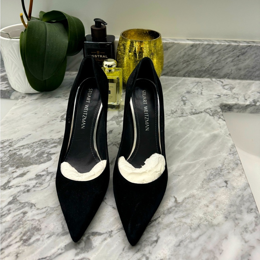 Stuart Weitzman Curvia black suede pumps , size M7.5